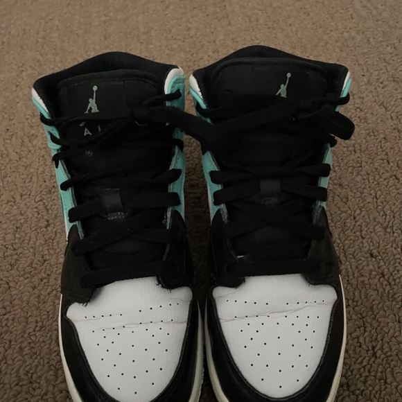 Air Jordan 1 Mid  Size 5 Youth - Picture 3 of 5